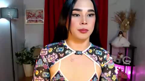 Im Mia online show from November 2025 07:18:01 AM