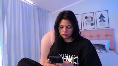 kIKI online show from October 2025 02:39:02 PM