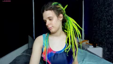 Snapshot of kiki_krash chatting on January 2026 11:01:01 AM Kiki online show from January 2026 11:01:01 AM