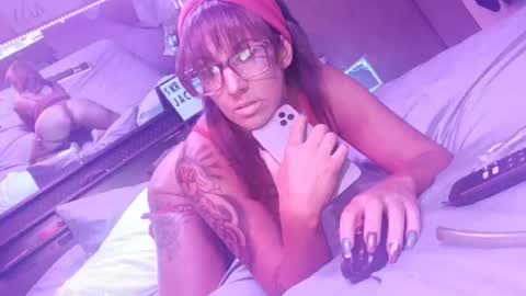 kikilovespartylights online show from September 2025 09:30:01 AM