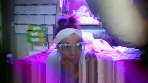 kikilovespartylights online show from March 2026 05:50:02 PM