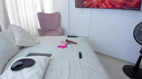 Ana      online show from October 2025 03:30:01 PM