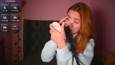 Snapshot of kim_dolls1823 chatting on February 2025 05:31:02 AM ISABELLA 3 online show from February 2025 05:31:02 AM