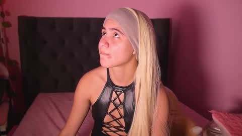 Snapshot of kim_dolls1823 chatting on September 2025 10:20:01 AM ISABELLA 3 online show from September 2025 10:20:01 AM