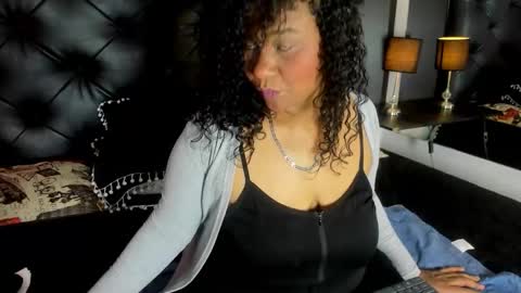 Kim Marquez online show from November 2025 10:12:01 PM