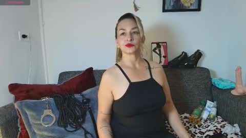 Kim online show from November 2025 06:54:01 PM