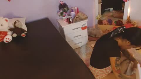 Snapshot of kimandyuk chatting on February 2025 01:57:01 AM Kim  Yuk online show from February 2025 01:57:01 AM