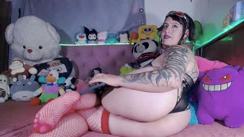 Snapshot of kimberkiss_19_ chatting on October 2025 03:58:01 PM vivi independent model  online show from October 2025 03:58:01 PM