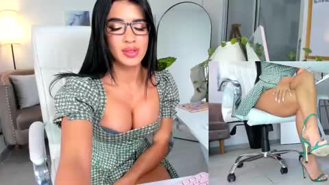 Snapshot of kimberly_hot2 chatting on December 2024 09:39:02 PM Melissa online show from December 2024 09:39:02 PM