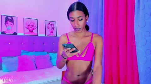 Your Queen KIM online show from December 2024 01:33:01 PM