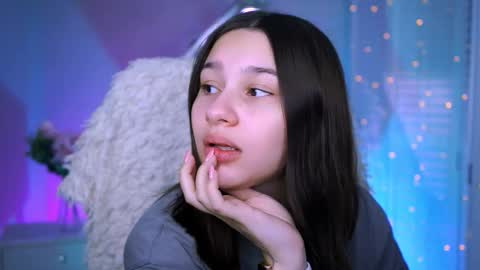 kimclarks online show from November 2025 12:27:02 PM