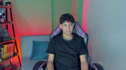Snapshot of kimerico_04 chatting on December 2024 01:04:02 AM ISAAC online show from December 2024 01:04:02 AM