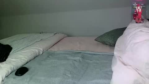     Help me reach 100 thumbs up  online show from October 2025 07:27:02 PM