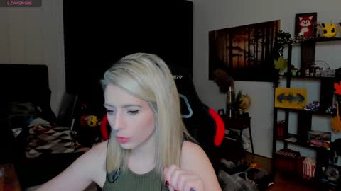 Wolfs Girl online show from November 2025 11:40:01 PM