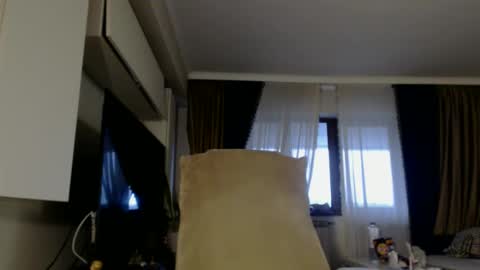 Kim Lee  online show from November 2025 01:47:02 PM