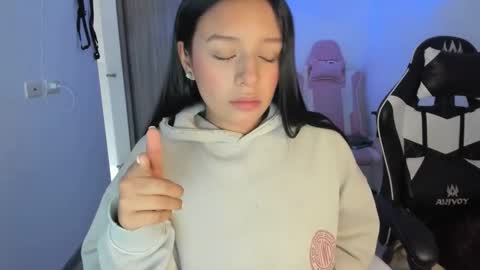 kimmi online show from September 2025 10:15:02 PM