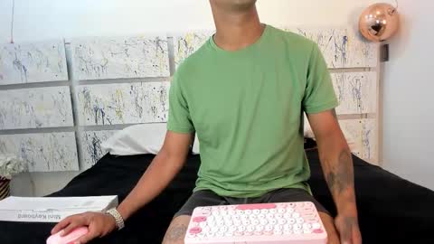 NIKKY AND MAIK online show from December 2025 01:29:01 PM