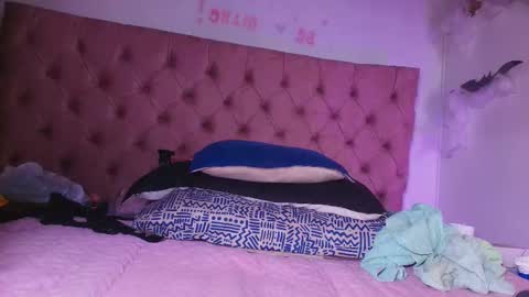 Snapshot of king_bella_ chatting on October 2025 03:05:02 AM Bella online show from October 2025 03:05:02 AM