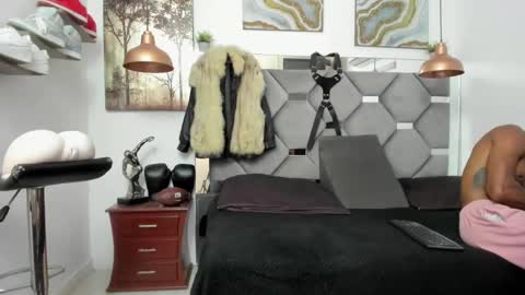 Snapshot of king_fitt_ chatting on January 2025 11:44:02 AM HOT MEN BLACK online show from January 2025 11:44:02 AM