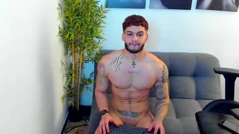 Snapshot of king_of_kings__ chatting on January 2025 12:12:01 AM king_of_kings__ online show from January 2025 12:12:01 AM