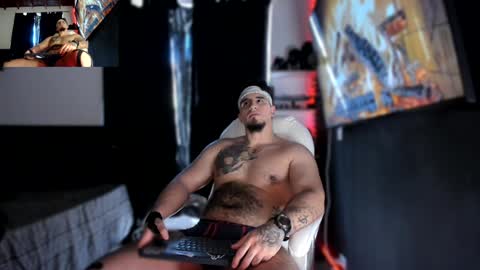 Snapshot of kingbear777 chatting on December 2024 10:40:02 PM King Bear online show from December 2024 10:40:02 PM