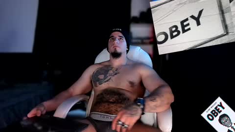 Snapshot of kingbear777 chatting on February 2025 01:04:02 AM King Bear online show from February 2025 01:04:02 AM