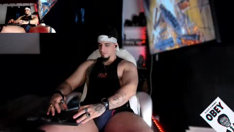 Snapshot of kingbear777 chatting on February 2025 01:31:02 AM King Bear online show from February 2025 01:31:02 AM