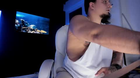 Snapshot of kingbear777 chatting on September 2025 02:02:01 AM King Bear online show from September 2025 02:02:01 AM