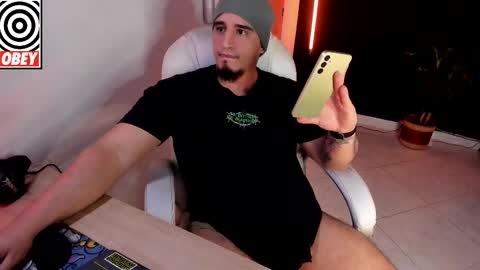 Snapshot of kingbear777 chatting on February 2026 01:44:02 AM King Bear online show from February 2026 01:44:02 AM