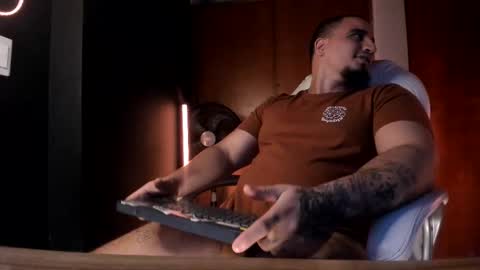 Snapshot of kingbear777 chatting on February 2026 01:34:01 AM King Bear online show from February 2026 01:34:01 AM