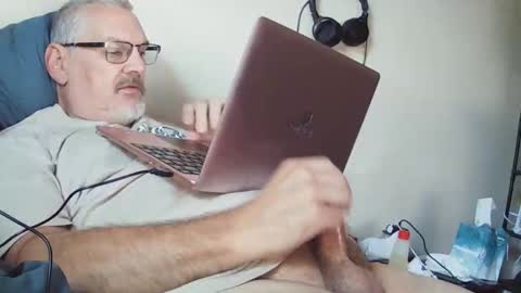 kingtongue10 online show from September 2025 03:06:02 PM