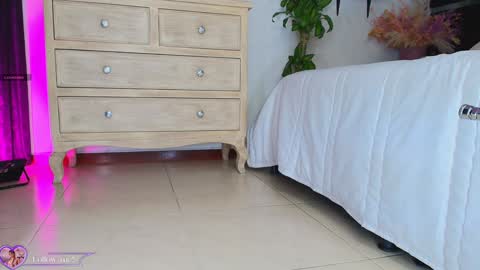 Snapshot of kinky_karo chatting on January 2025 11:27:02 AM online show from January 2025 11:27:02 AM