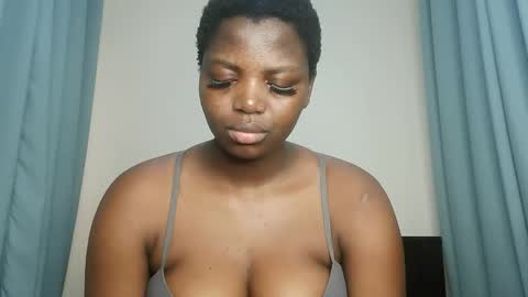 Snapshot of kinky_lola1 chatting on September 2025 12:43:01 PM Lola online show from September 2025 12:43:01 PM