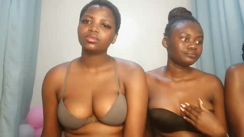 Snapshot of kinky_lola1 chatting on September 2025 12:49:01 AM Lola online show from September 2025 12:49:01 AM