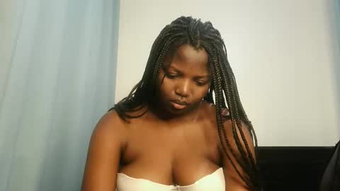 Snapshot of kinky_lola1 chatting on November 2025 01:15:01 PM Lola online show from November 2025 01:15:01 PM