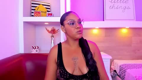 Snapshot of kinky_thifanny chatting on March 2026 12:01:02 PM Thifanny online show from March 2026 12:01:02 PM