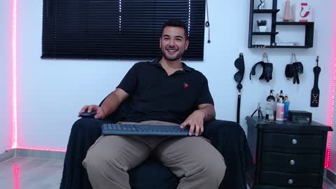 Snapshot of kinkyallisonsub chatting on December 2024 08:10:02 PM Allison Diego online show from December 2024 08:10:02 PM