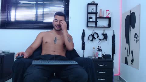 Snapshot of kinkyallisonsub chatting on December 2024 07:21:02 PM Allison Diego online show from December 2024 07:21:02 PM