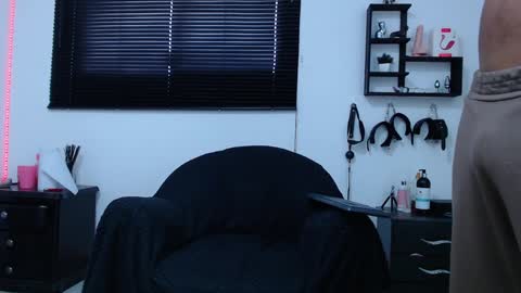 Snapshot of kinkyallisonsub chatting on January 2025 03:22:01 PM Allison Diego online show from January 2025 03:22:01 PM