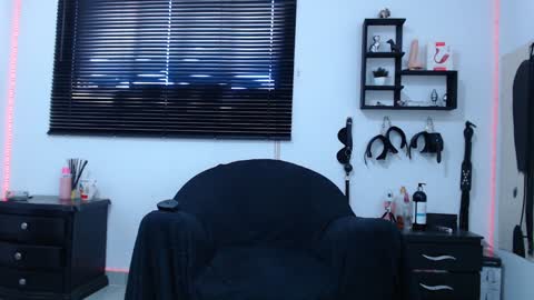 Snapshot of kinkyallisonsub chatting on January 2025 05:37:02 PM Allison Diego online show from January 2025 05:37:02 PM