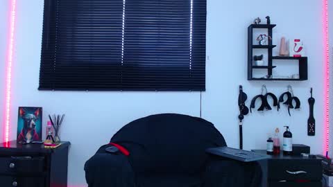 Snapshot of kinkyallisonsub chatting on February 2025 05:47:02 PM Allison Diego online show from February 2025 05:47:02 PM