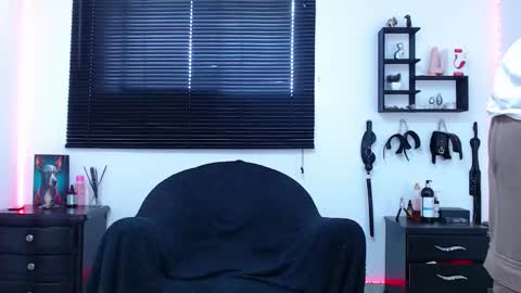 Snapshot of kinkyallisonsub chatting on March 2025 04:09:02 PM Allison Diego online show from March 2025 04:09:02 PM