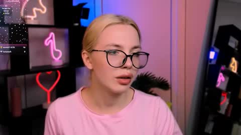 kira fox x online show from November 2025 12:27:01 PM