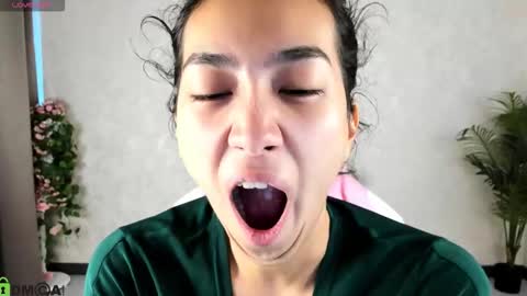 Aura online show from September 2025 03:43:02 AM