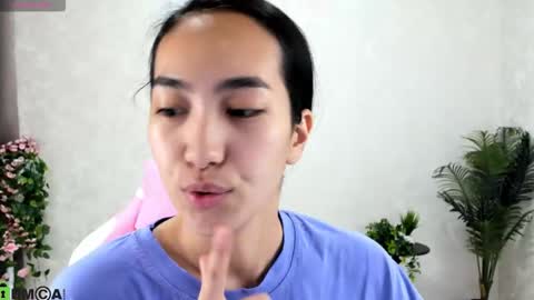 Aura online show from October 2025 02:34:02 AM