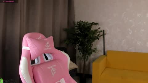 Aura online show from December 2025 03:11:02 AM