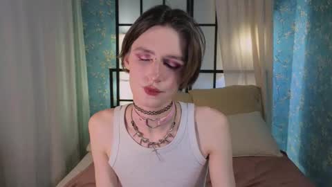 Snapshot of kira_long chatting on November 2025 08:03:01 PM MADI online show from November 2025 08:03:01 PM