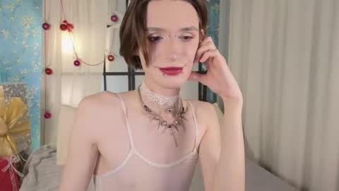 Snapshot of kira_long chatting on December 2025 12:22:02 PM MADI online show from December 2025 12:22:02 PM