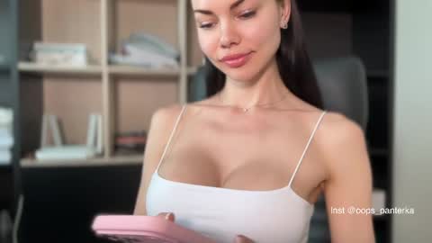 Snapshot of kira_mmr chatting on May 2026 10:00:01 AM Kira and friends online show from May 2026 10:00:01 AM