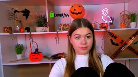 Snapshot of kira_vee chatting on October 2025 04:09:02 PM kira_vee online show from October 2025 04:09:02 PM